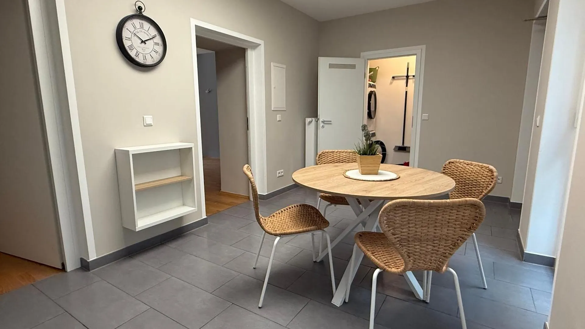 Apartment Neu !! Im Herzen Der Neustadt Aber Ruhig - Mit Terrasse